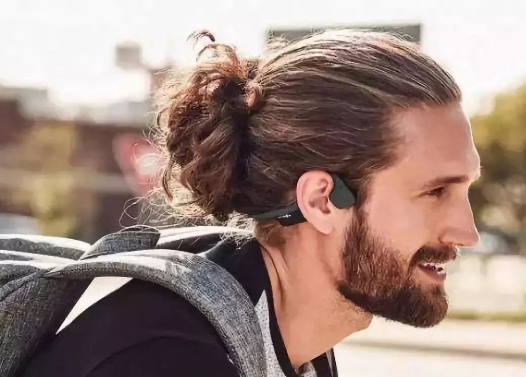 耳机一边大声一边小声怎么调（耳机声音一大一小调整方法）