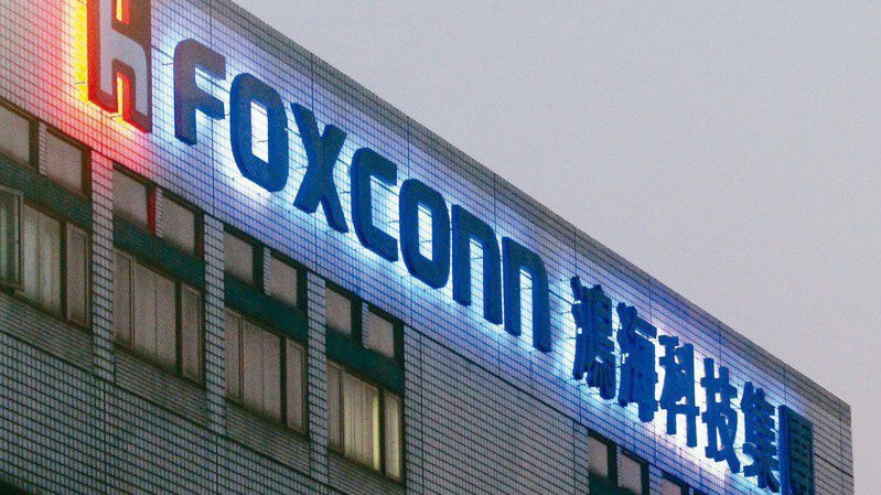 鸿海董事长刘扬伟回应“公司电动汽车何时盈利”:需产线规模年产量超 12-15 万台