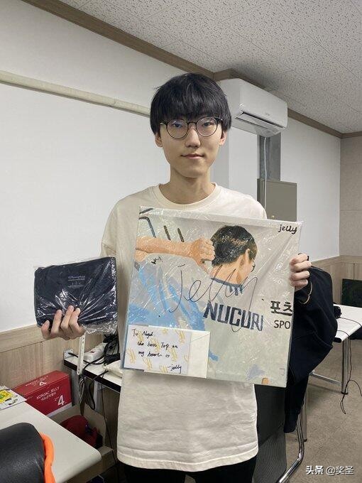 哪里看的lol比赛视频回放（英雄联盟直播现在比赛）