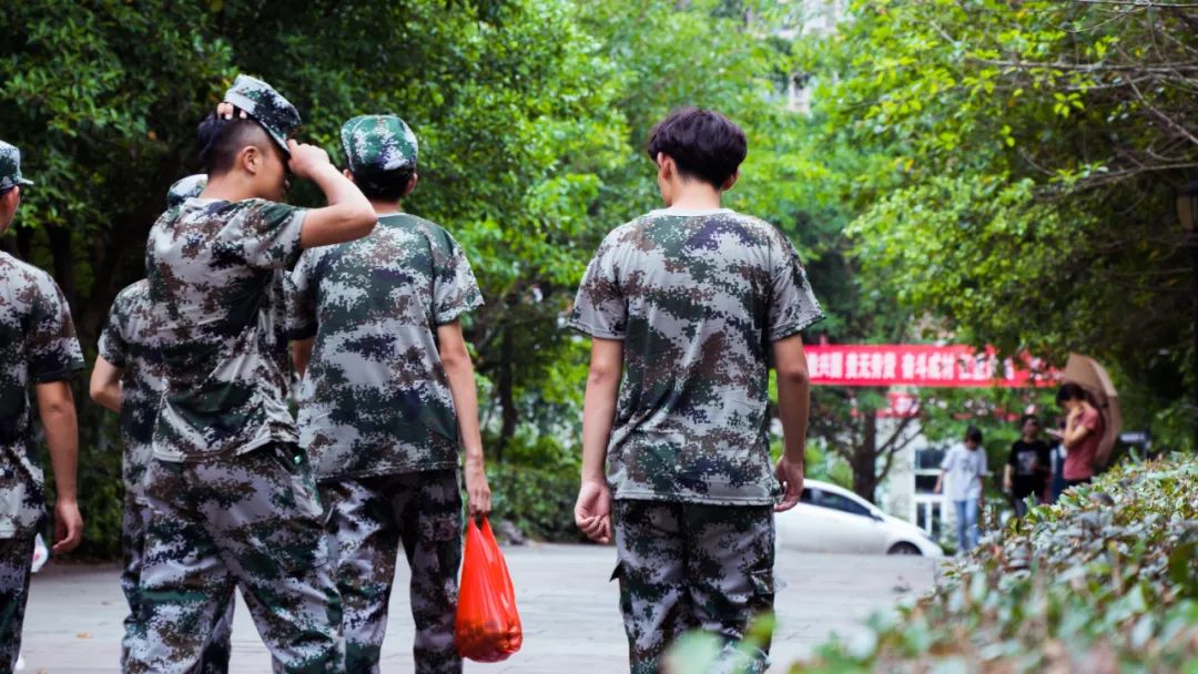 021年秋季开学典礼主持词（秋季开学典礼主持稿范文）"