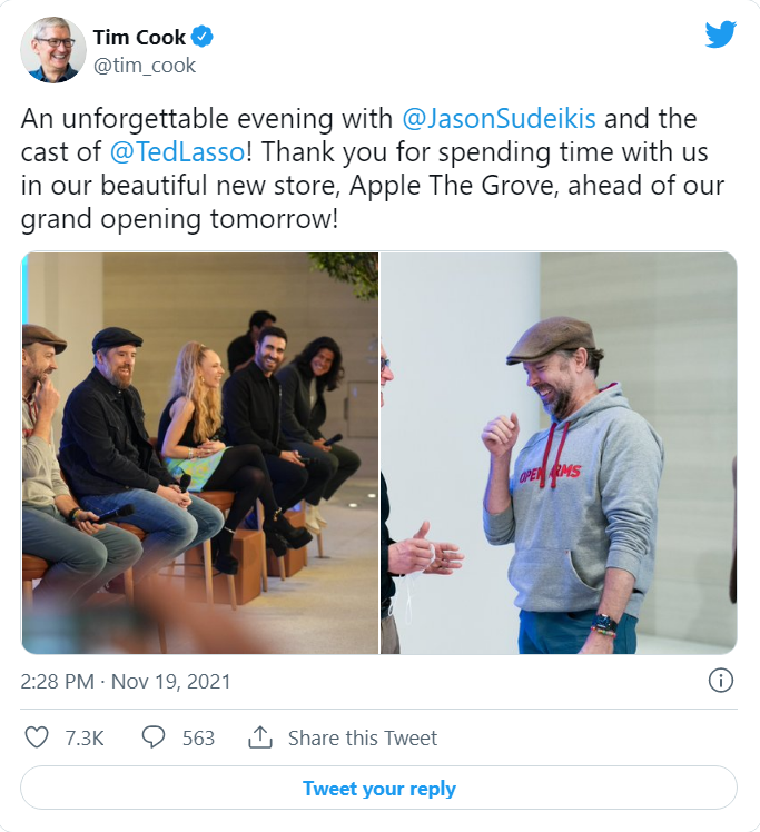 苹果公司庆祝洛杉矶 Grove Apple Store 零售店开业,CEO 库克现场参与互动
