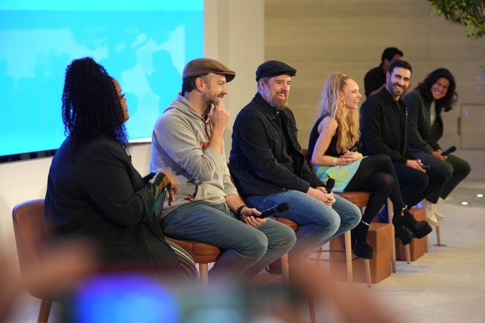 苹果公司庆祝洛杉矶 Grove Apple Store 零售店开业,CEO 库克现场参与互动