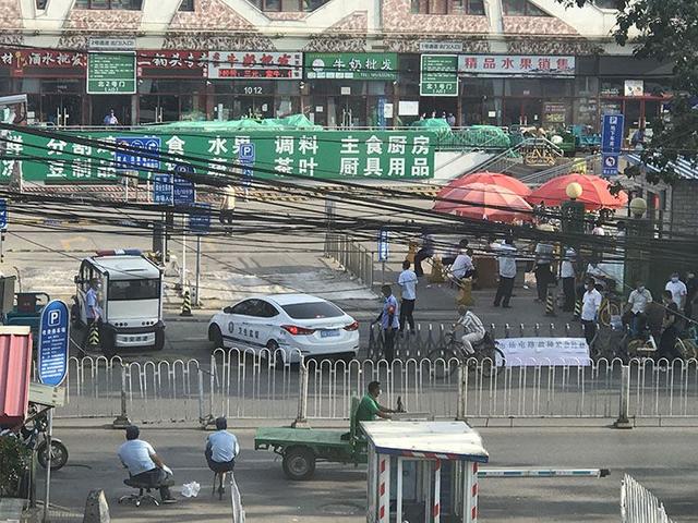 新发地牛羊肉交易大厅关闭 商户核酸检测结果拟今晚公布
